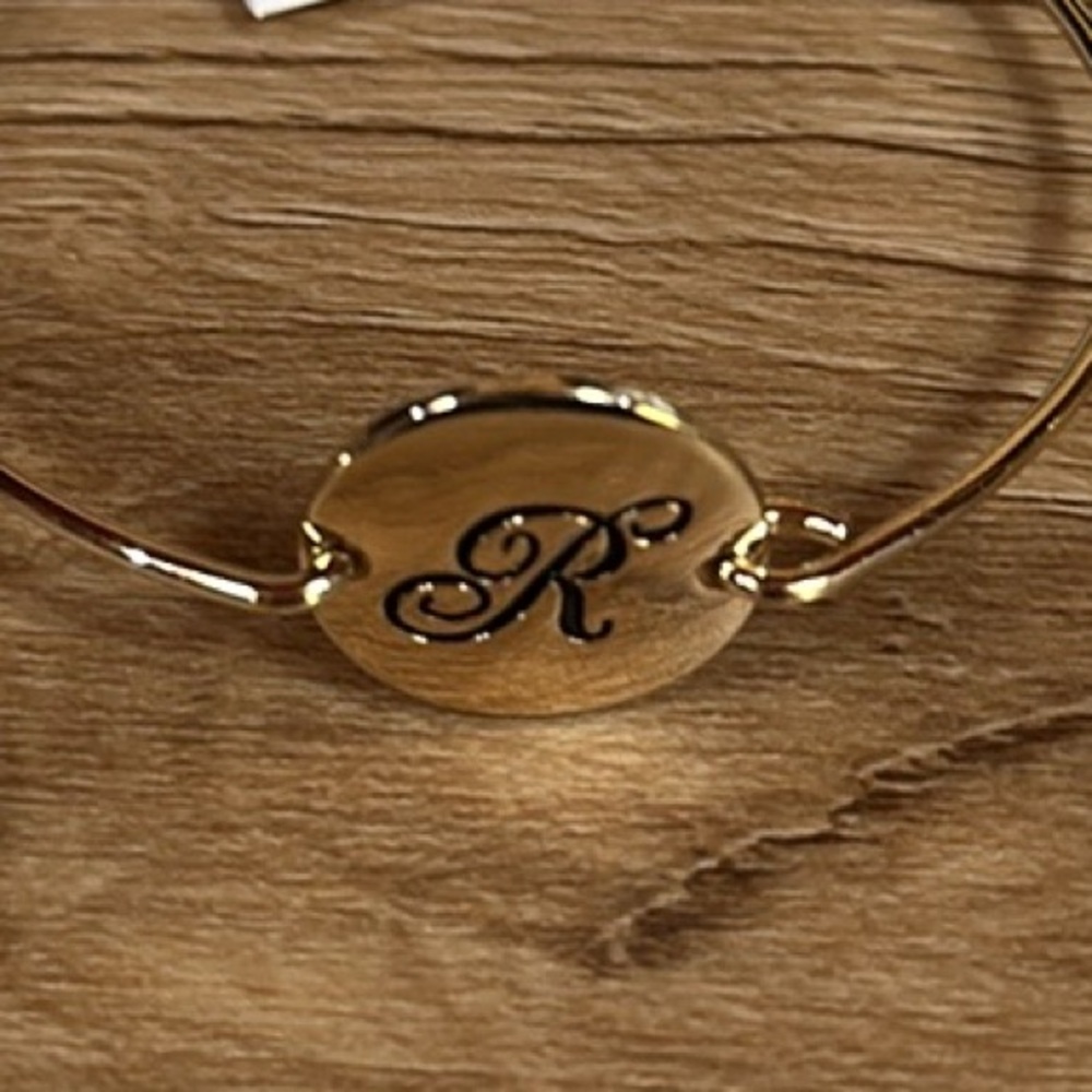 BANSRI Gold Initial ‘R’ Bracelet - Picture 2 of 9